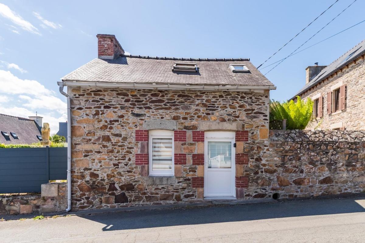 Jolie Maison En Pierre Vue Sur Mer A Ploubazlanec Exteriér fotografie