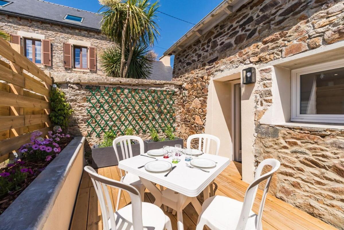 Jolie Maison En Pierre Vue Sur Mer A Ploubazlanec Exteriér fotografie